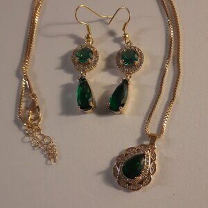 Brand New 18K Gold Plated Chain with Pendant and Earrings